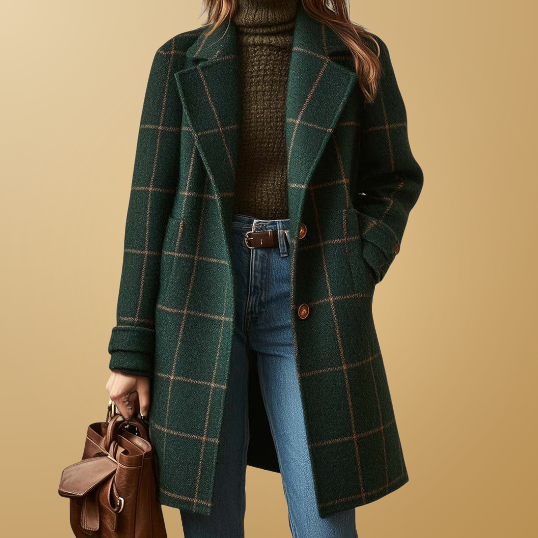 Adriana | Amber Ruitjas