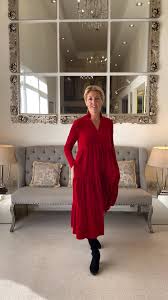 Einfarbiges, plissiertes Midi-Swing-Kleid